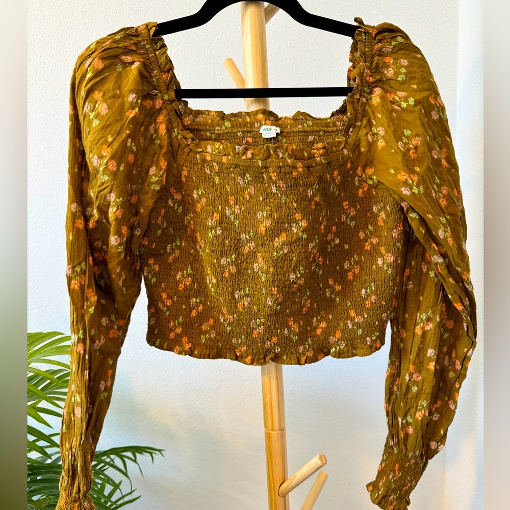 Size M NWT Aerie long sleeve Pretty Smocked Floral Top